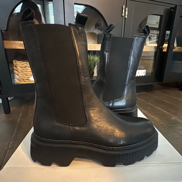 Women's Black Leather Chelsea Boots - Picture 4 of 9